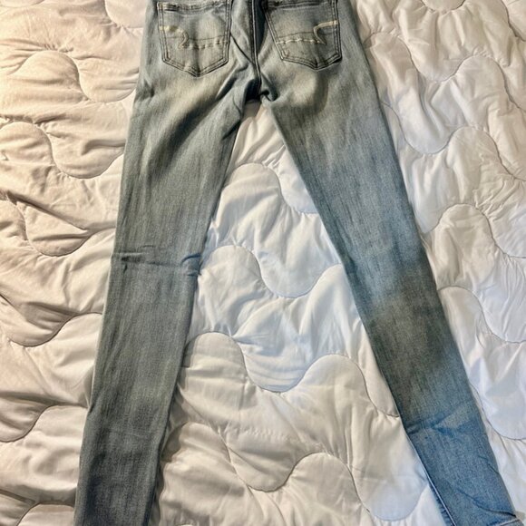 Light-Wash American Eagle Jeans Size 4 Long Inseam 29 inches straight - Picture 3 of 11